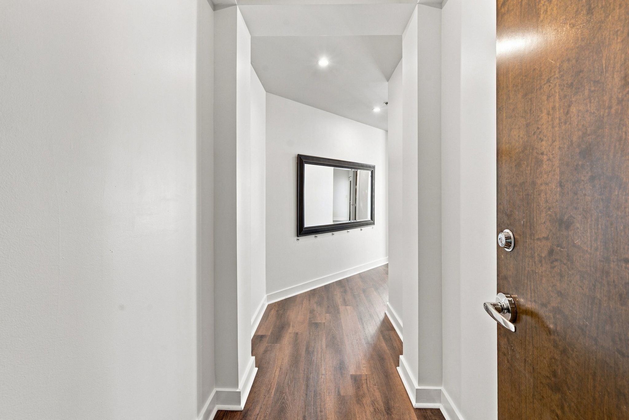 1510 Demonbreun St 704, Nashville TN 37203 2-bed condo, photo 2 of 33