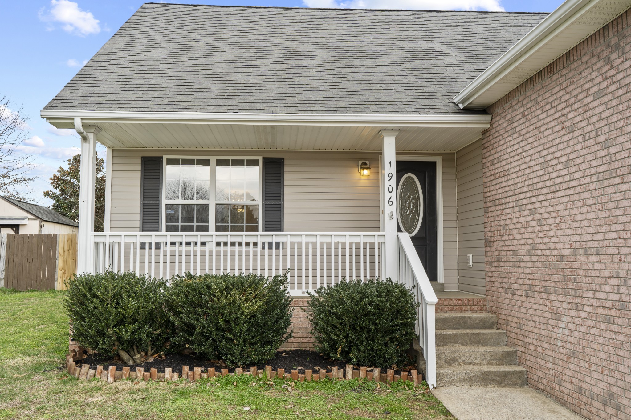 1906 Sydney Louise Dr