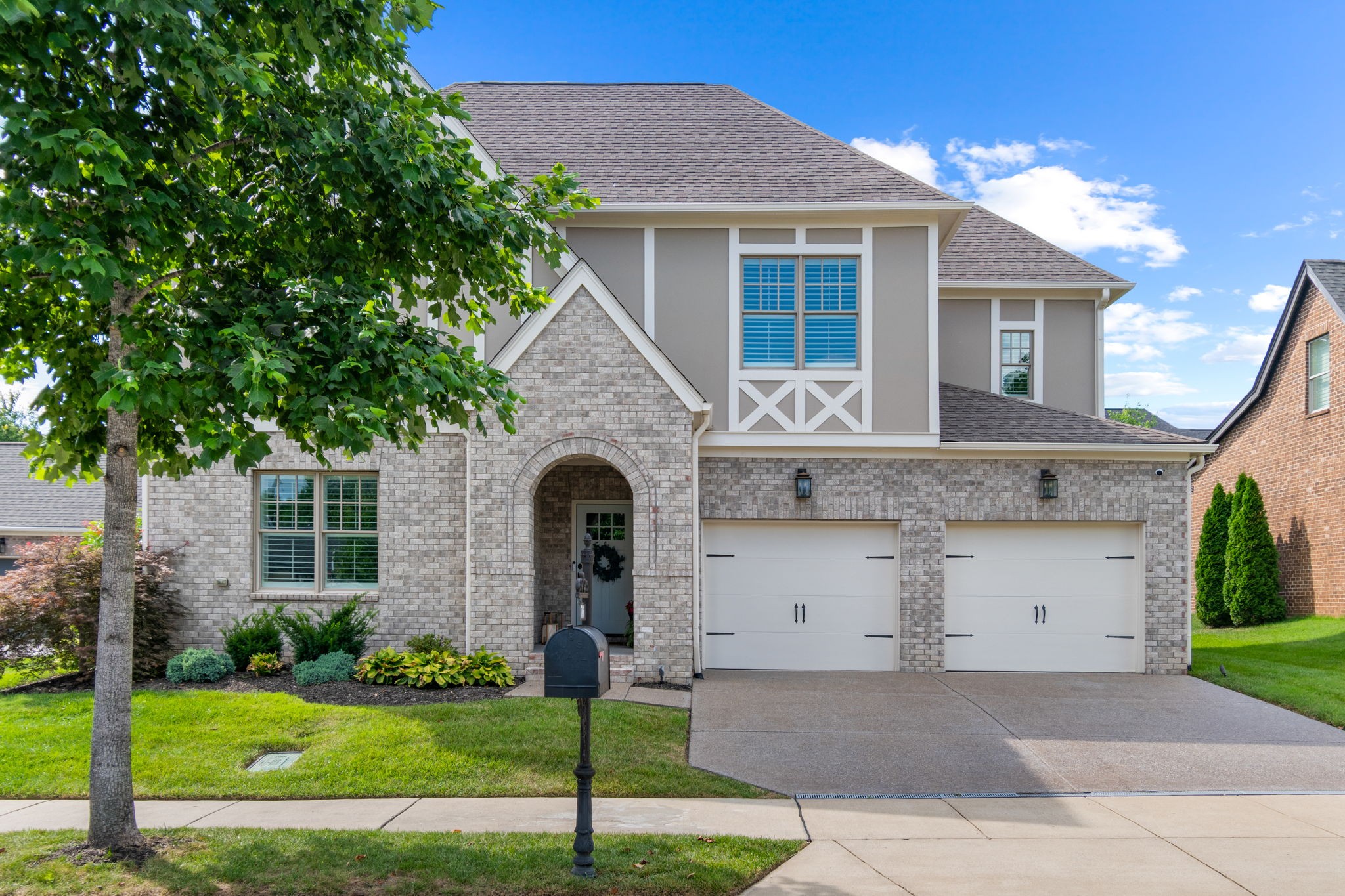 706 Fontwell Ln