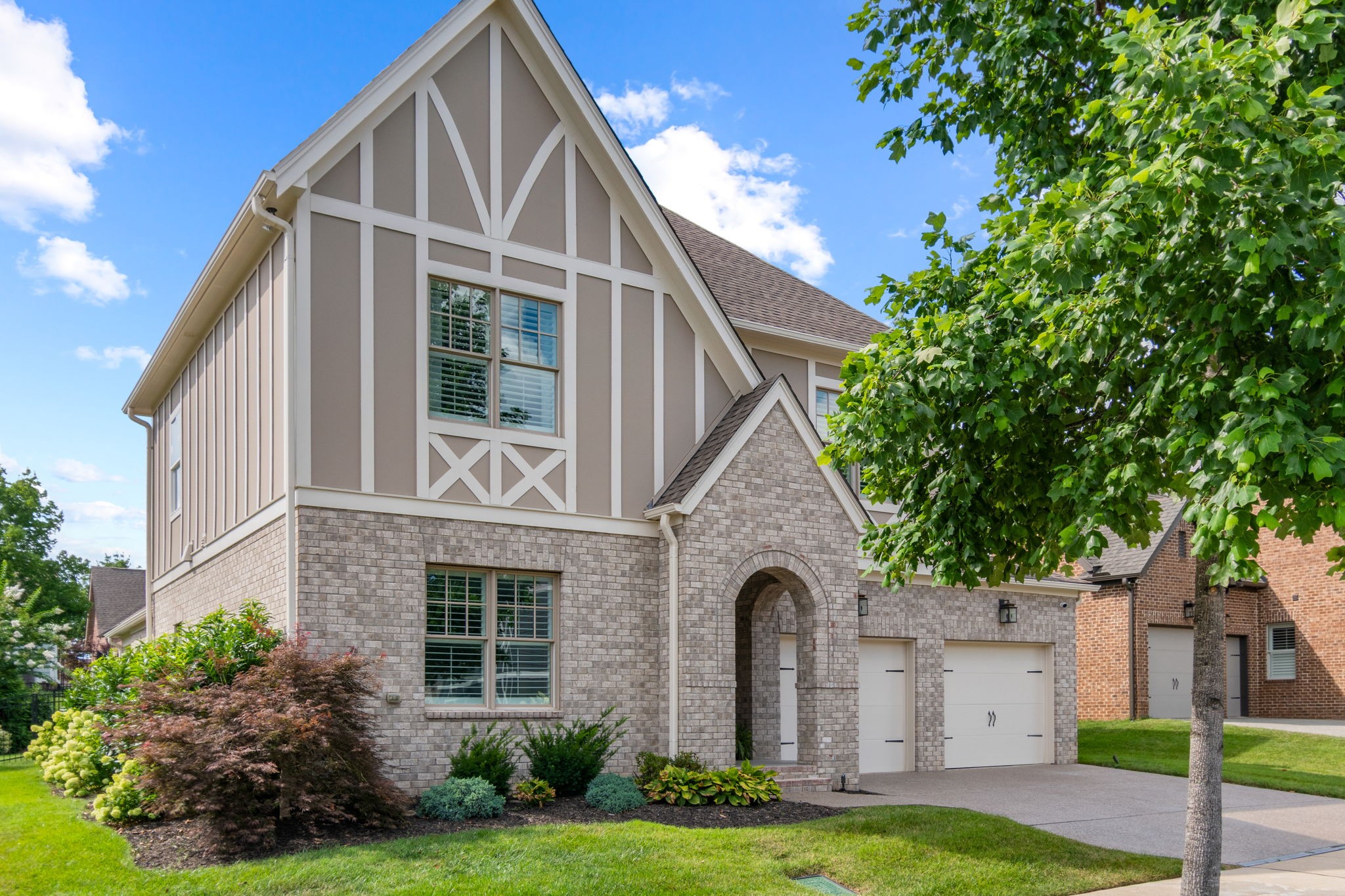 706 Fontwell Ln