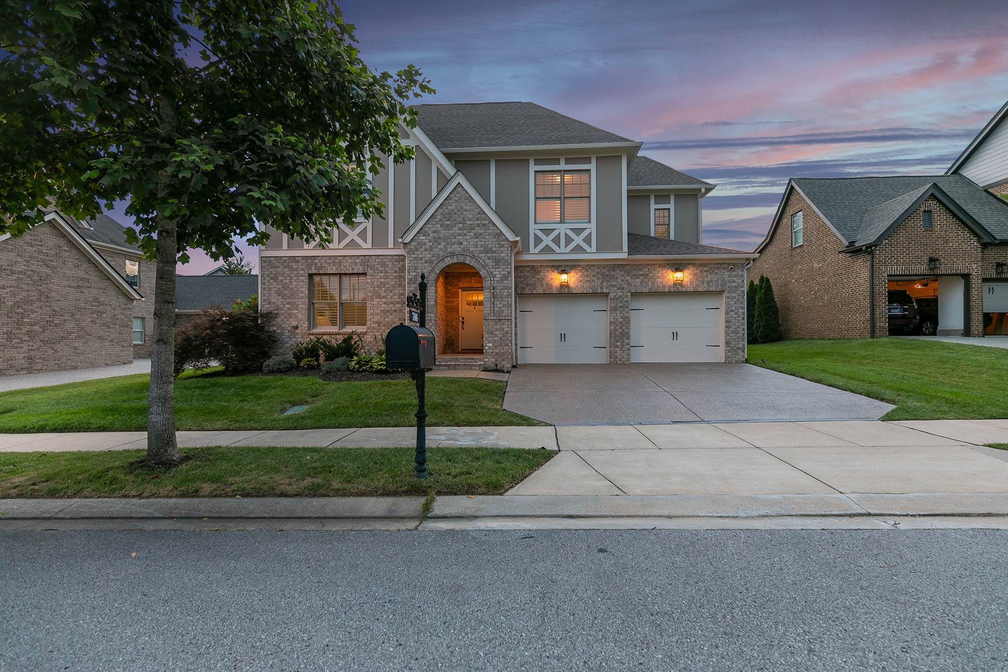 706 Fontwell Ln