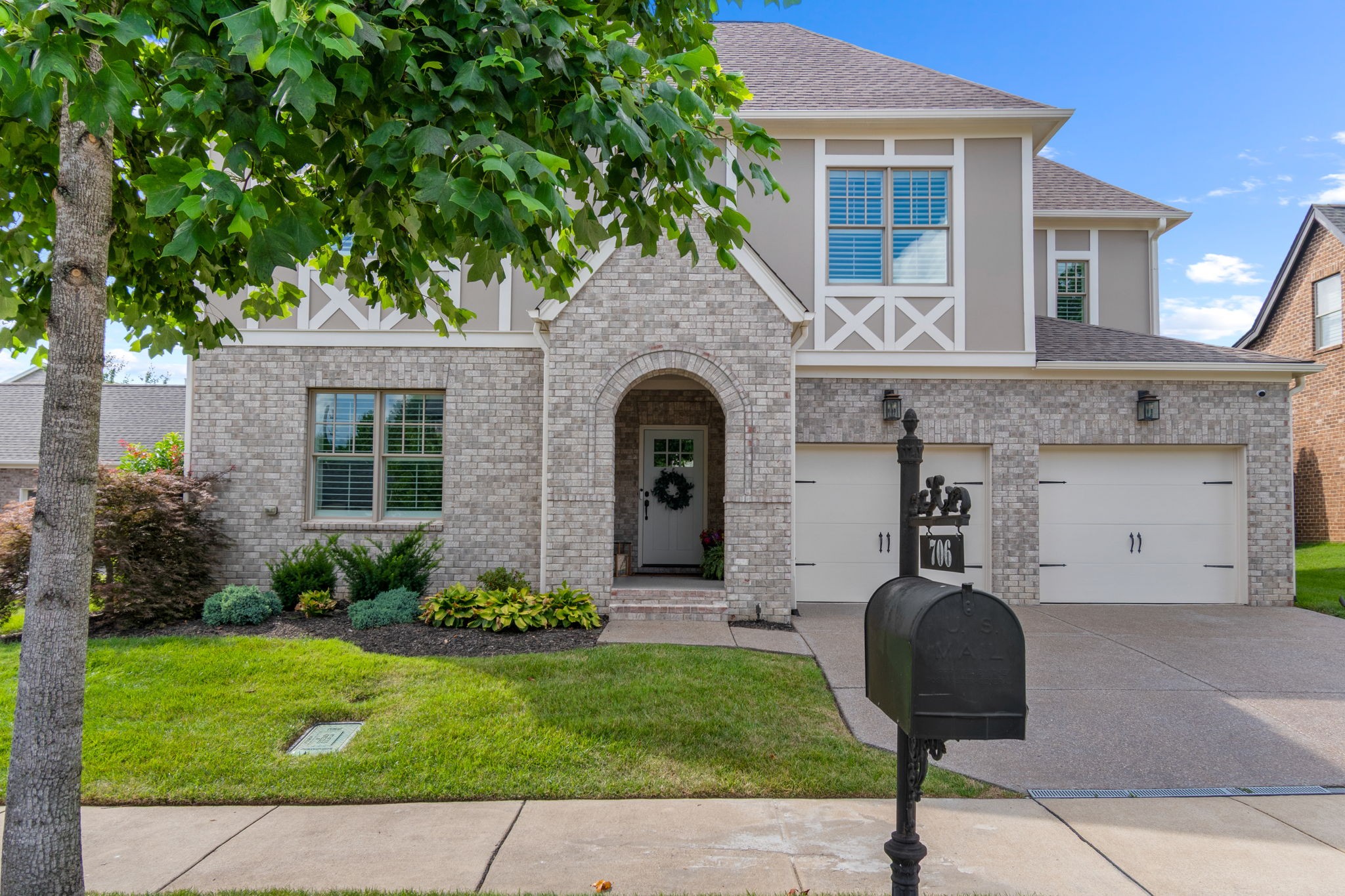 706 Fontwell Ln