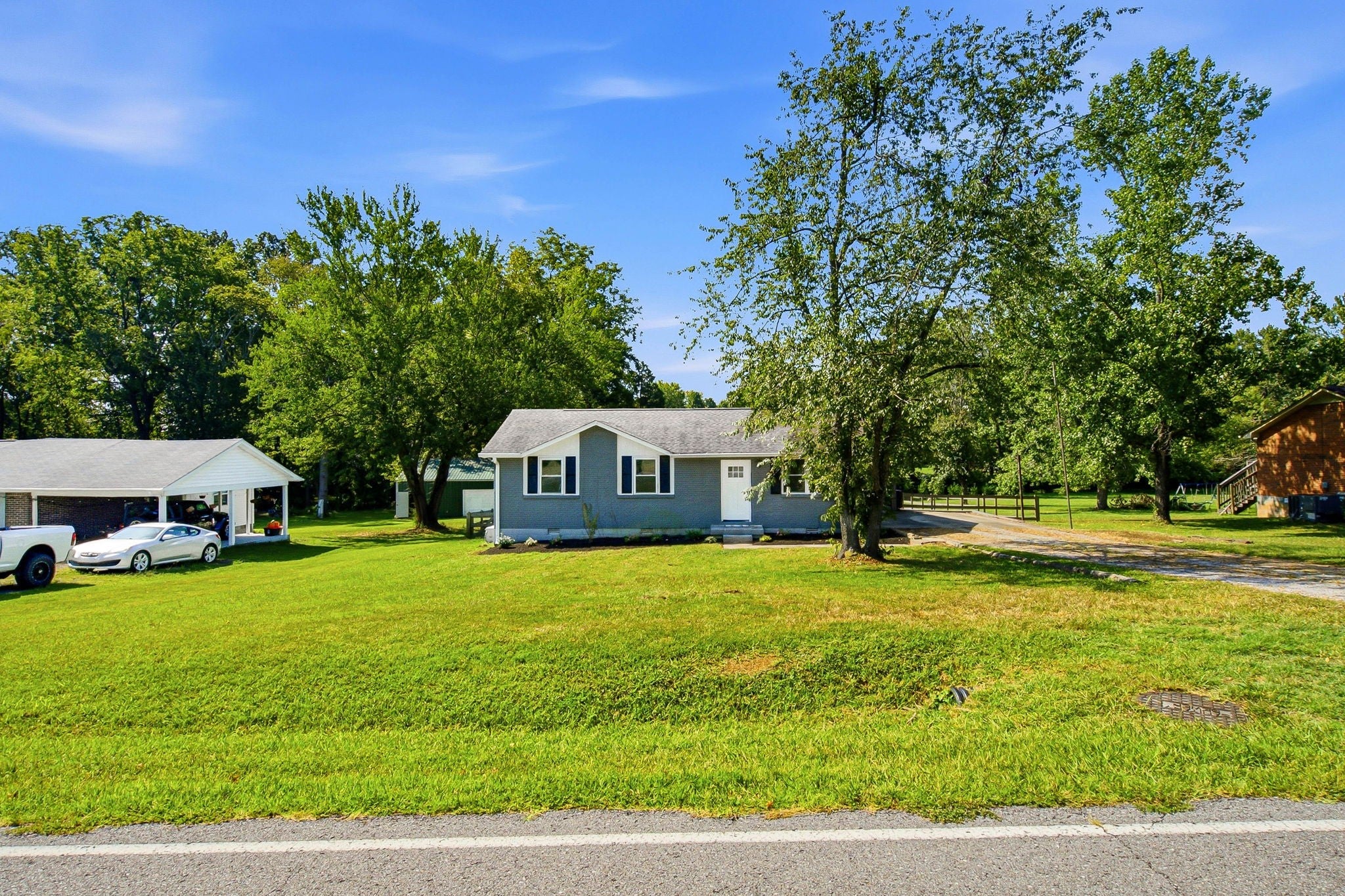 219 Staggs Dr - Photo 3