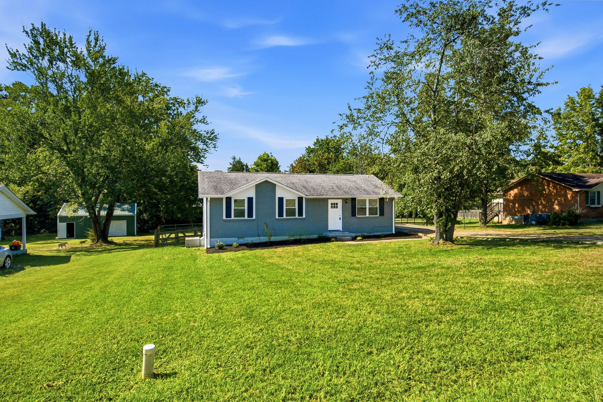 219 Staggs Dr - Photo 4