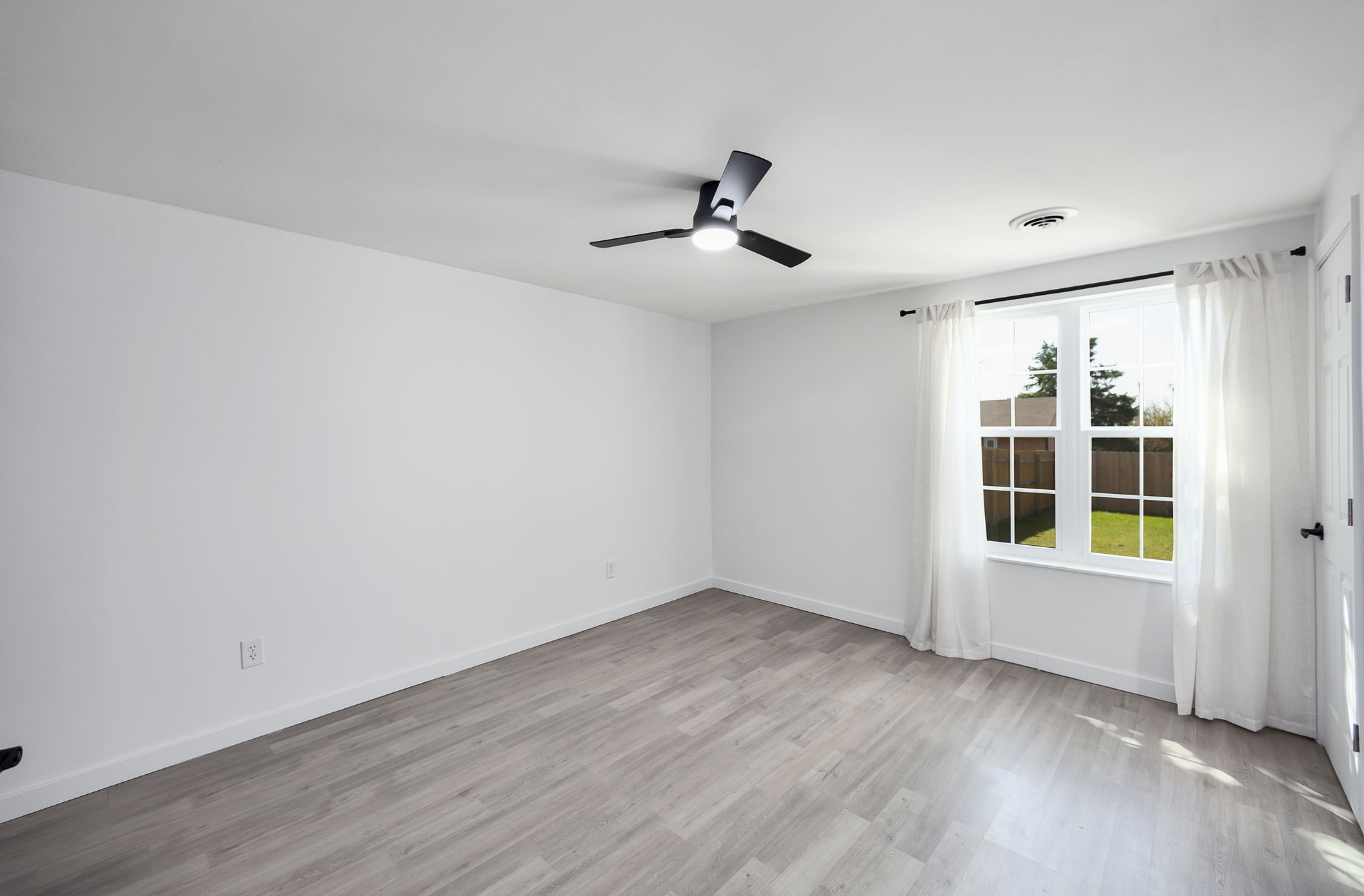 Jackson, Tennessee 38305, United States, 3 Bedrooms Bedrooms, ,2 BathroomsBathrooms,Residential,Active,224656