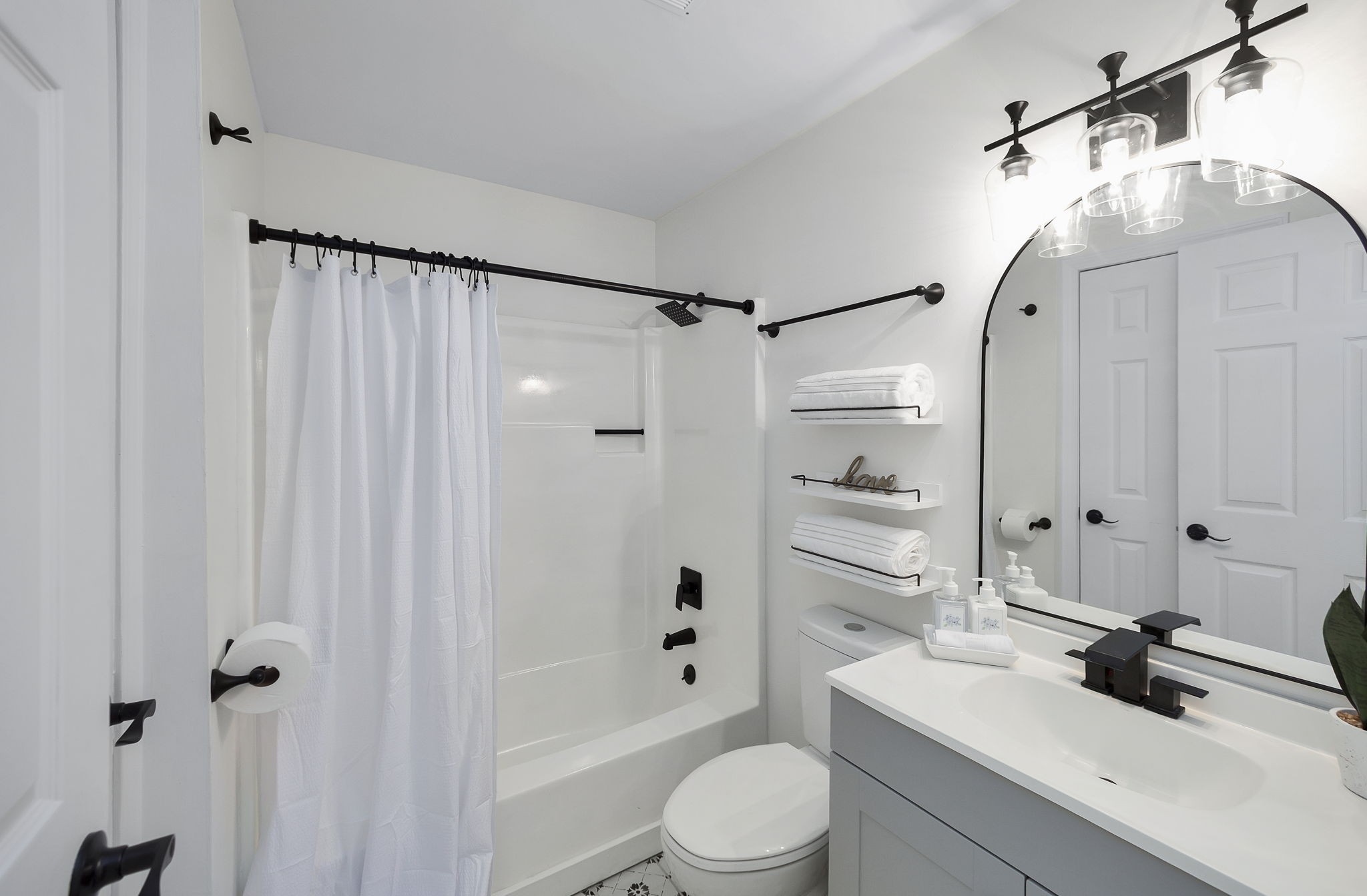 Jackson, Tennessee 38305, United States, 3 Bedrooms Bedrooms, ,2 BathroomsBathrooms,Residential,Active,224656