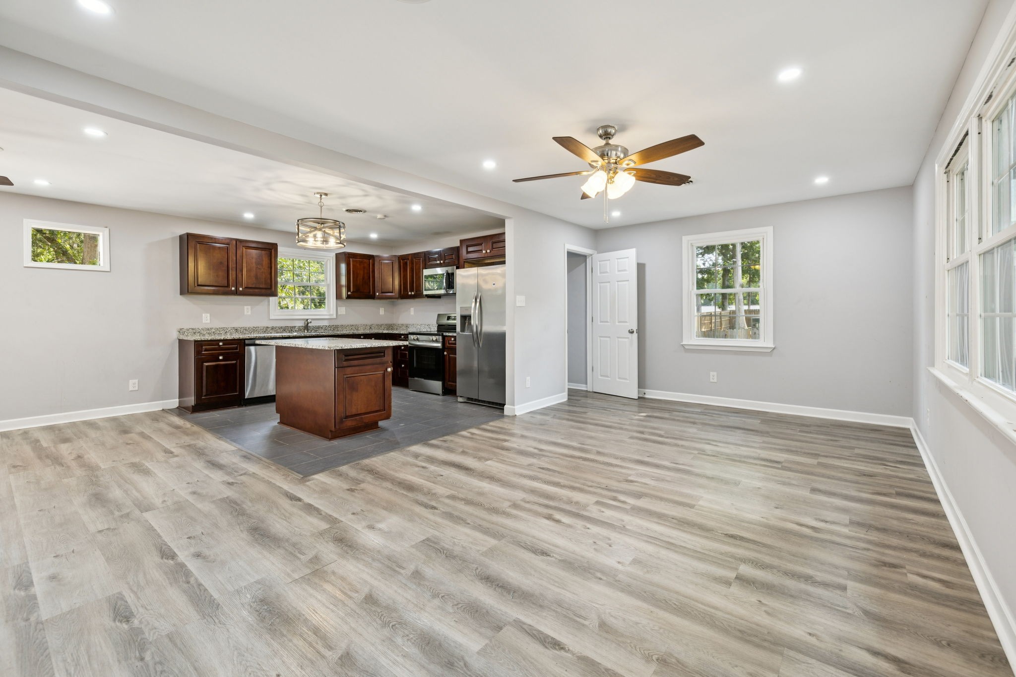 102 Warren Pl