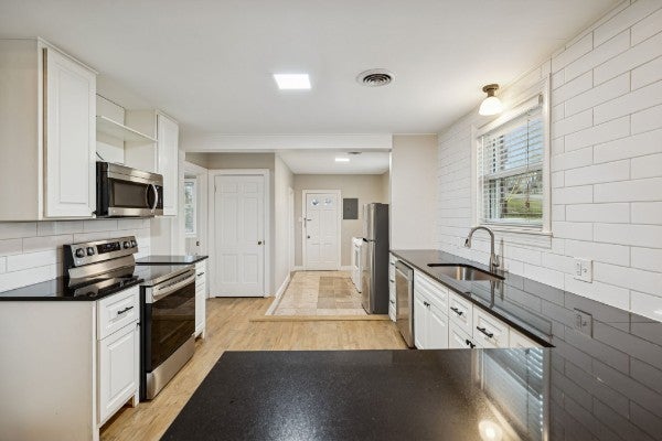 720 Cameo Dr