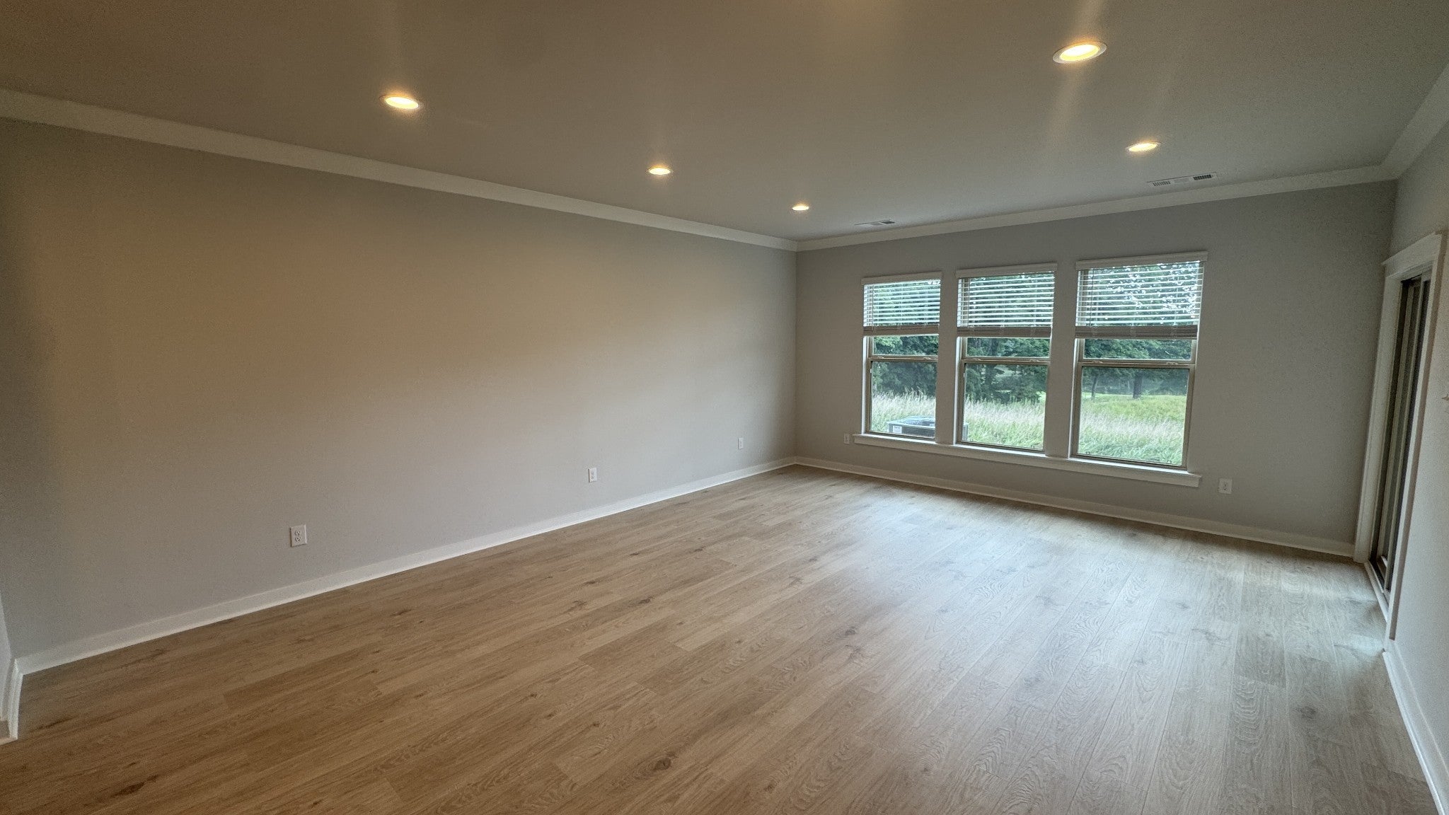 558 W Foxrun