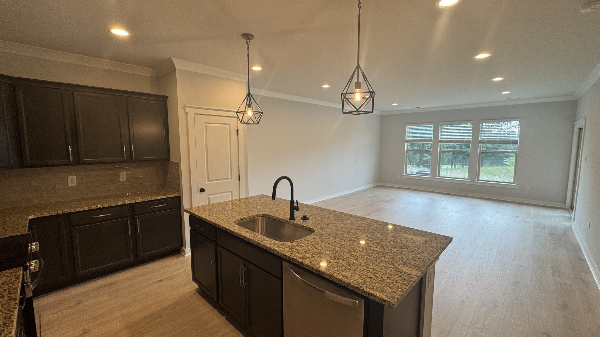 558 W Foxrun