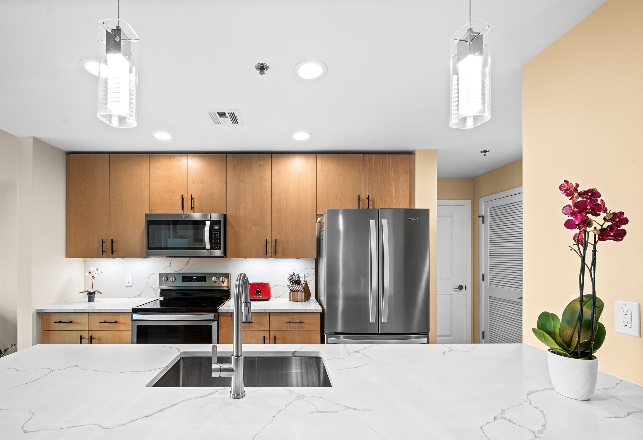 Nashville, Tennessee 37219, United States, 2 Bedrooms Bedrooms, ,2 BathroomsBathrooms,Residential,Active,143266