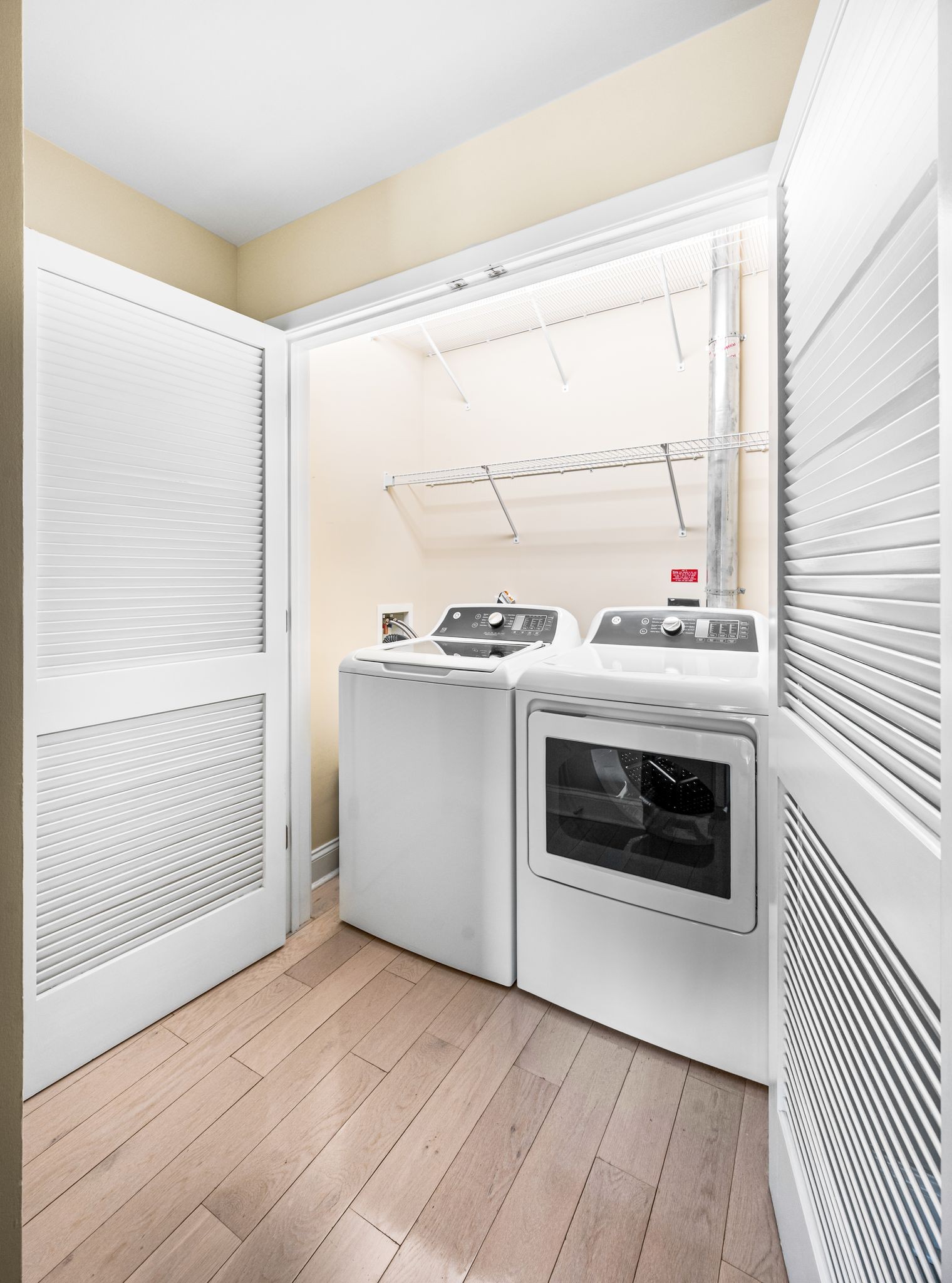 Nashville, Tennessee 37219, United States, 2 Bedrooms Bedrooms, ,2 BathroomsBathrooms,Residential,Active,143266