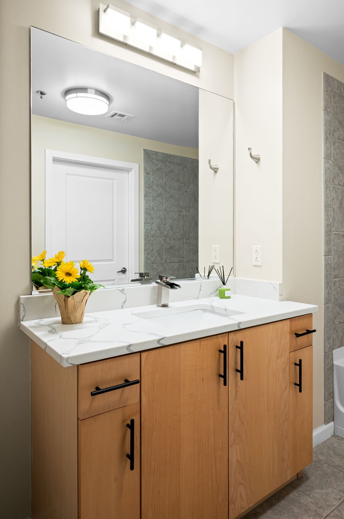 Nashville, Tennessee 37219, United States, 2 Bedrooms Bedrooms, ,2 BathroomsBathrooms,Residential,Active,143266