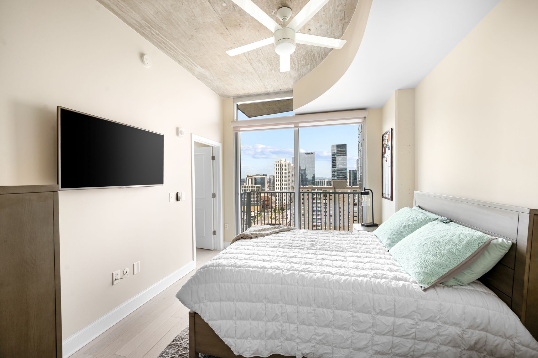 Nashville, Tennessee 37219, United States, 2 Bedrooms Bedrooms, ,2 BathroomsBathrooms,Residential,Active,143266