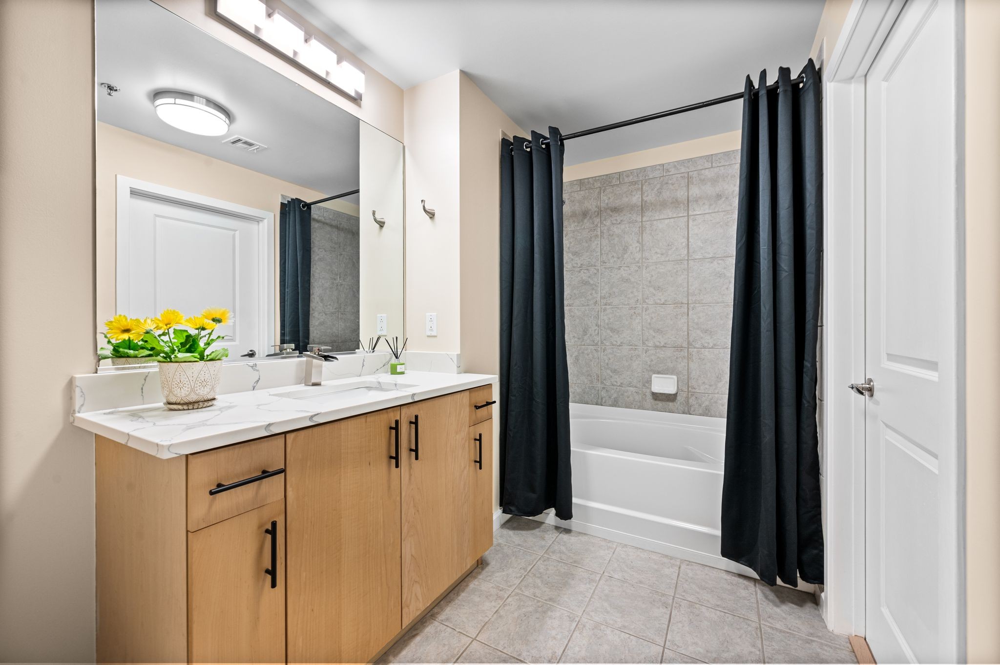 Nashville, Tennessee 37219, United States, 2 Bedrooms Bedrooms, ,2 BathroomsBathrooms,Residential,Active,143266