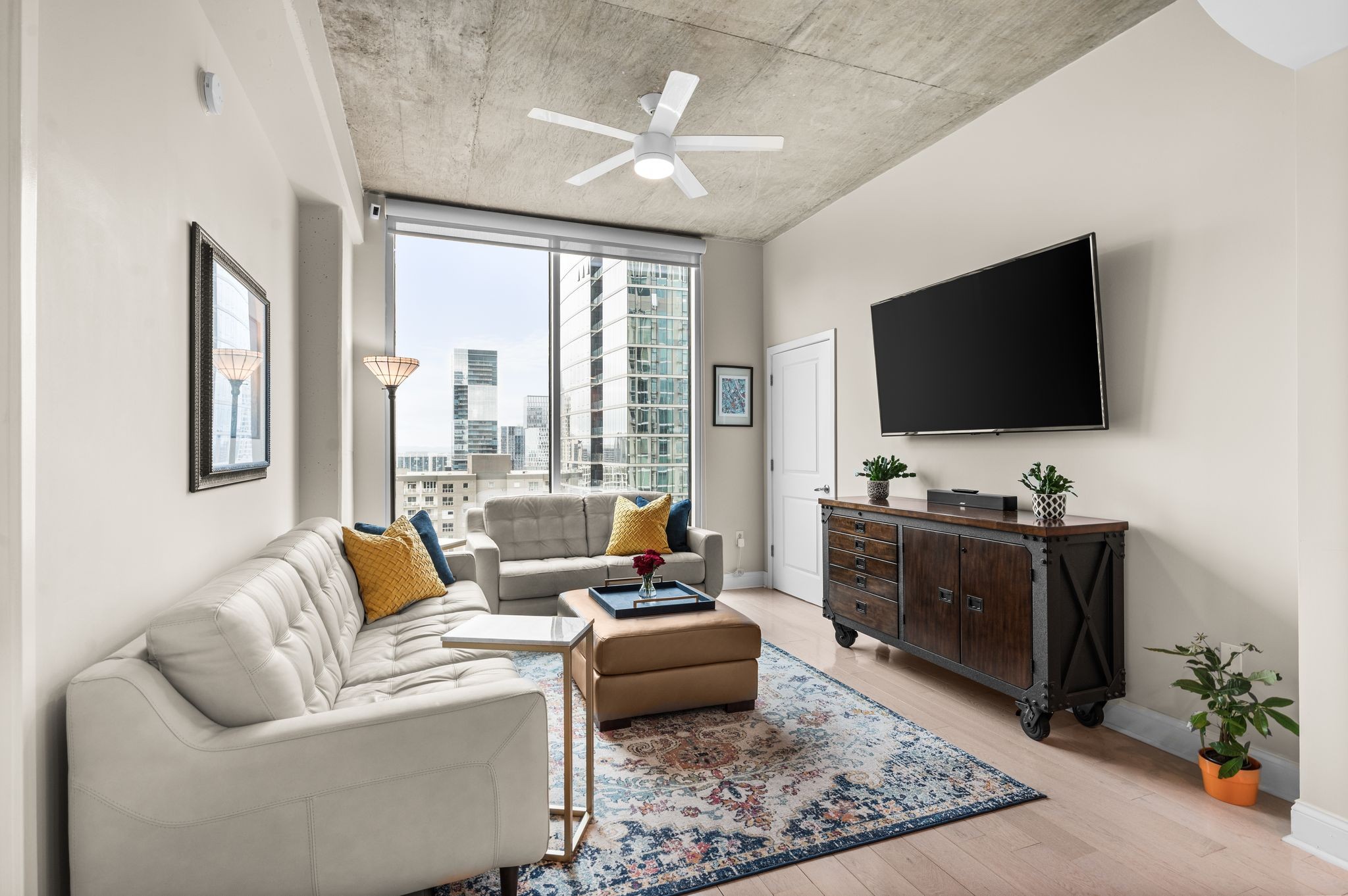 Nashville, Tennessee 37219, United States, 2 Bedrooms Bedrooms, ,2 BathroomsBathrooms,Residential,Active,143266