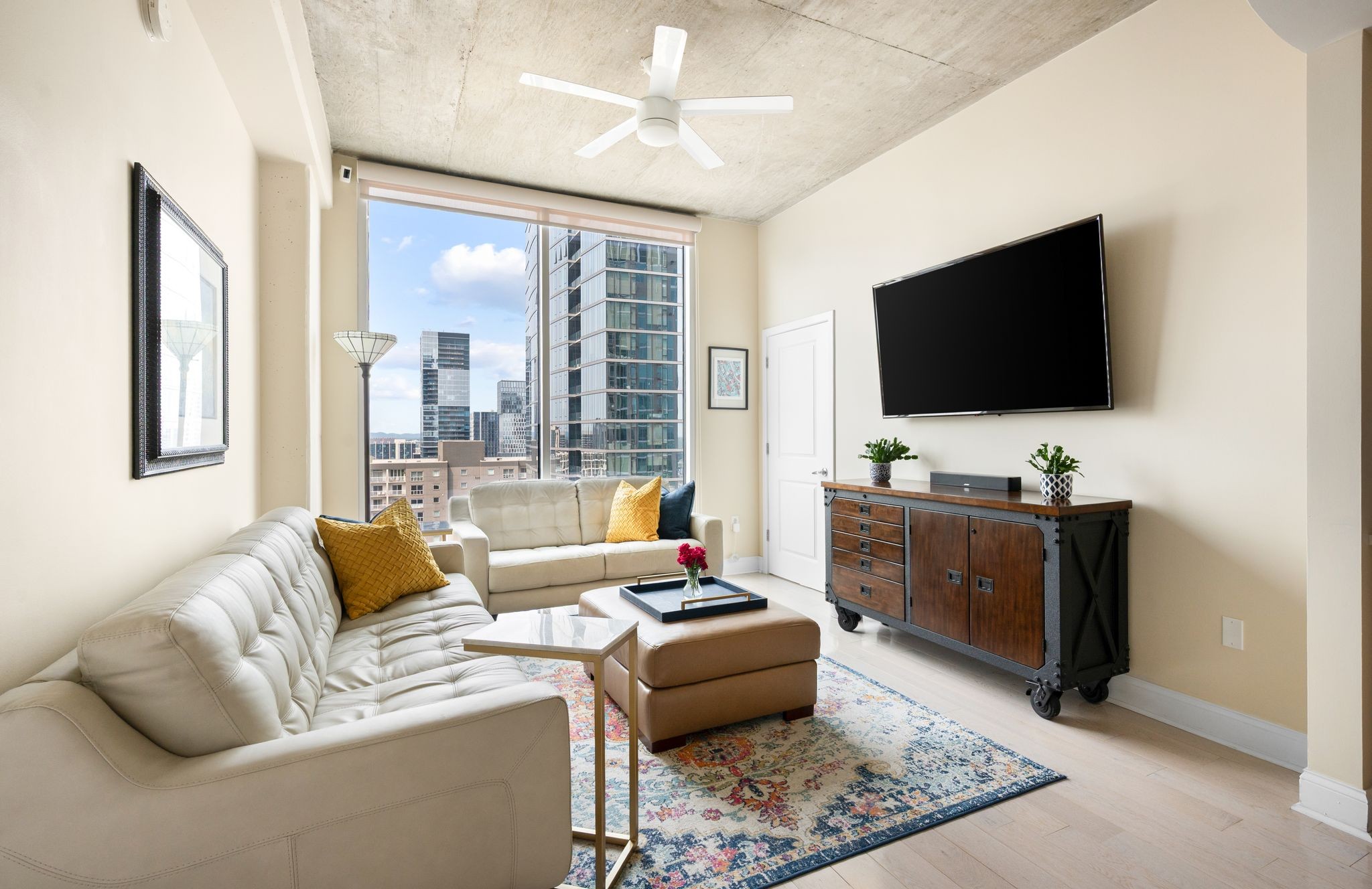 Nashville, Tennessee 37219, United States, 2 Bedrooms Bedrooms, ,2 BathroomsBathrooms,Residential,Active,143266