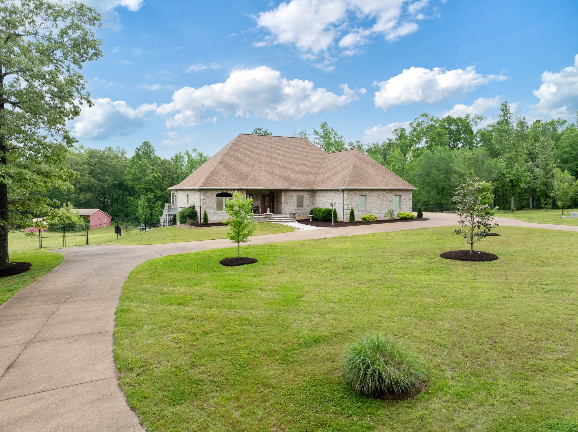 575 Homestead Ln