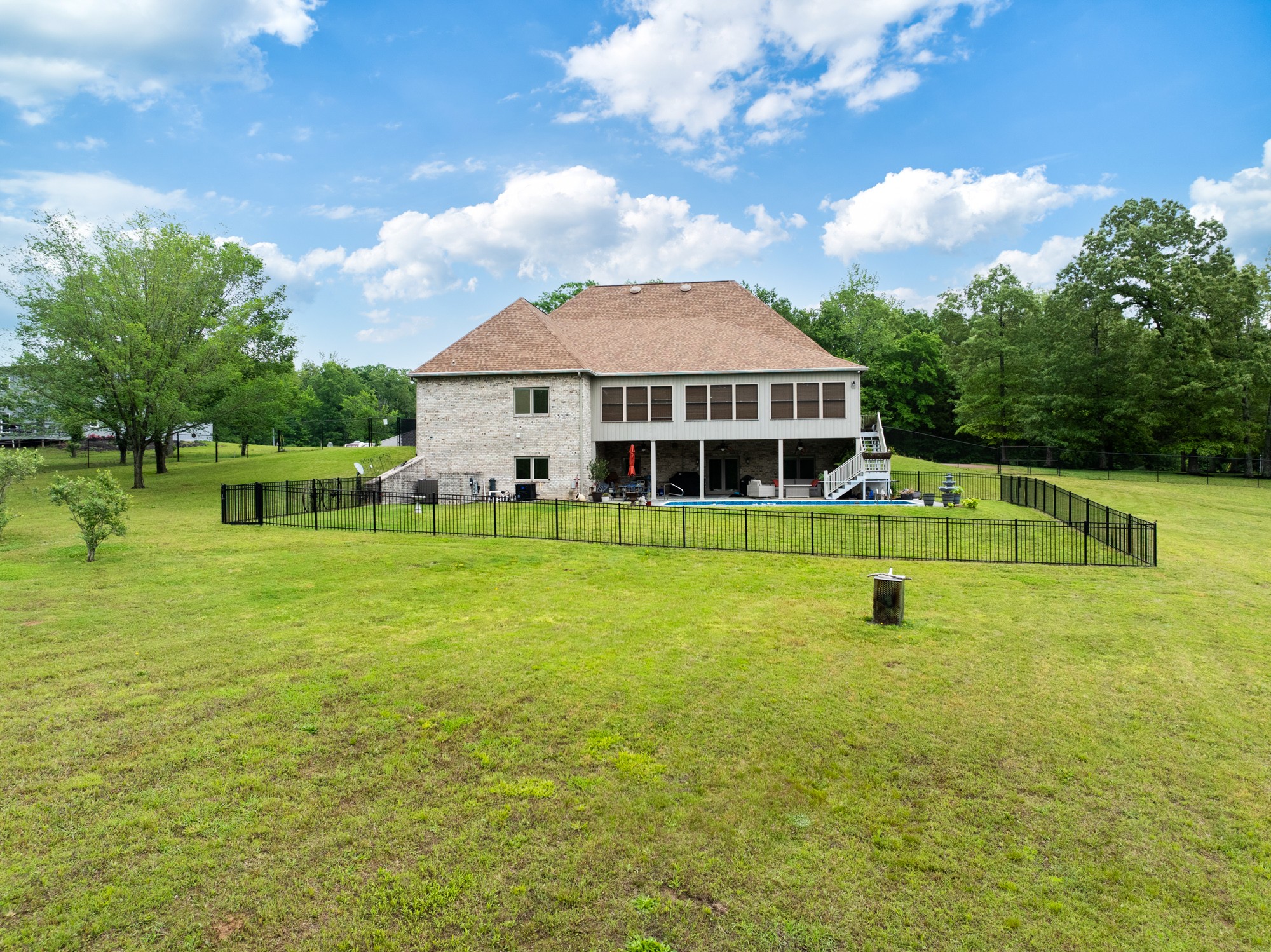 575 Homestead Ln