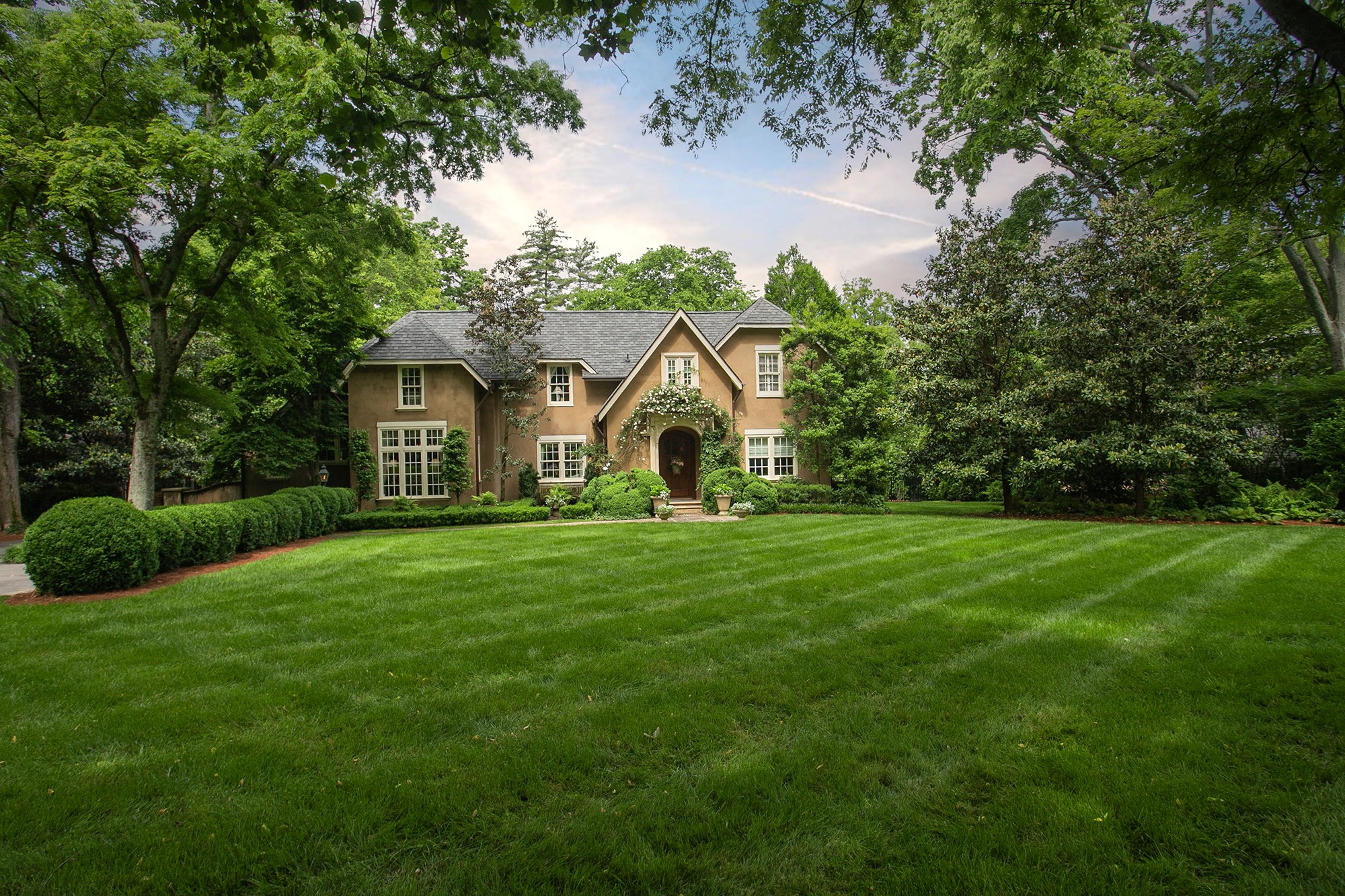215 Lynnwood Blvd