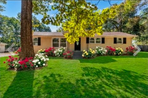 1704 George Thomas Dr La Vergne TN 37086