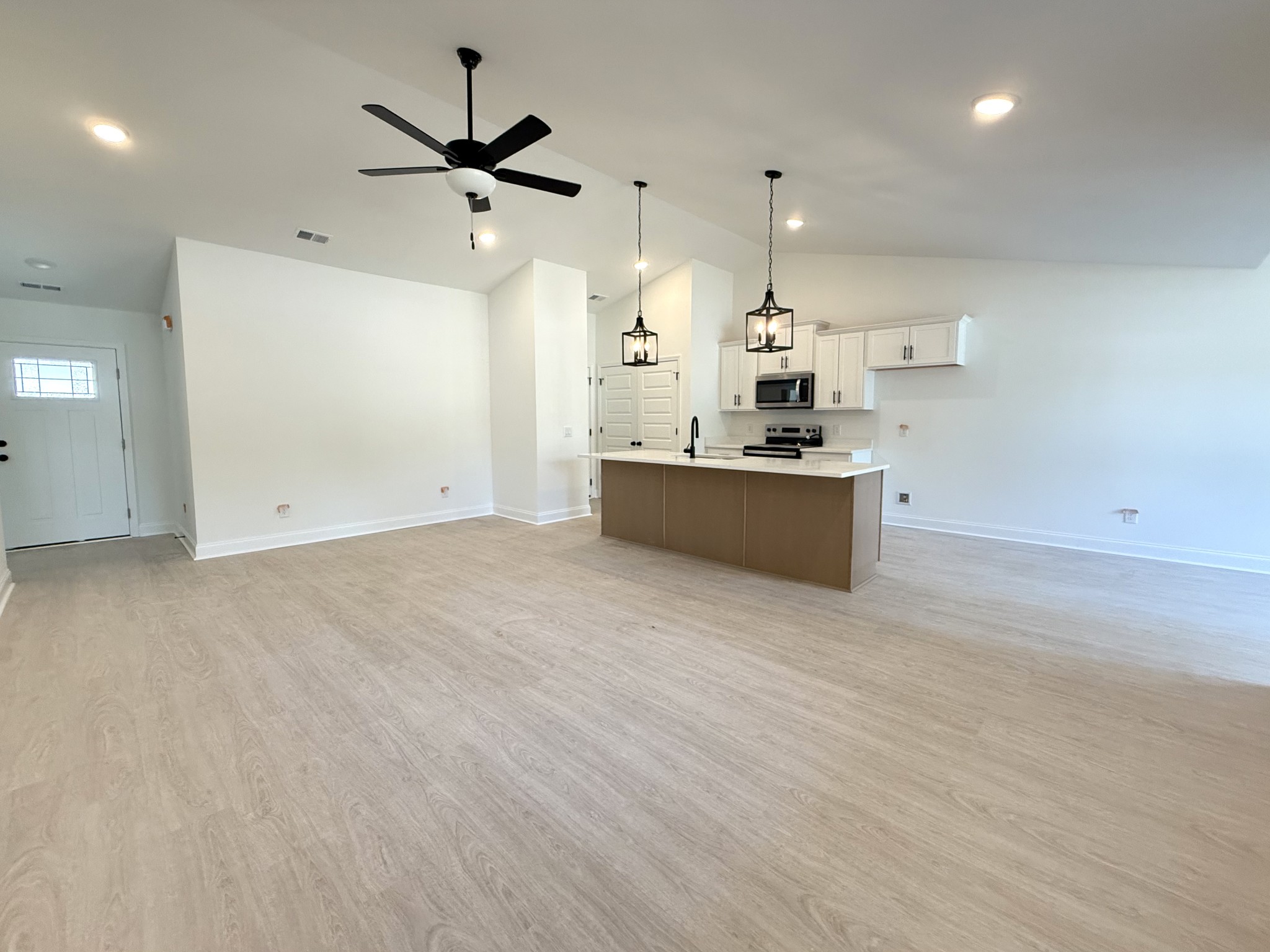 1180 Javier Dr
