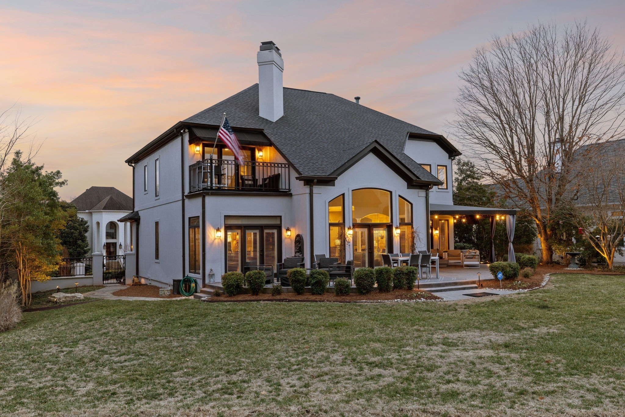 5018 Country Club Dr