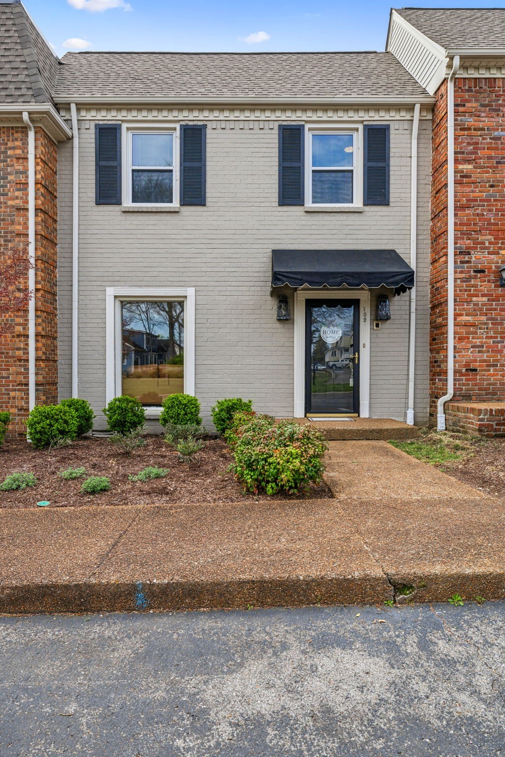 102 Foxborough Sq W