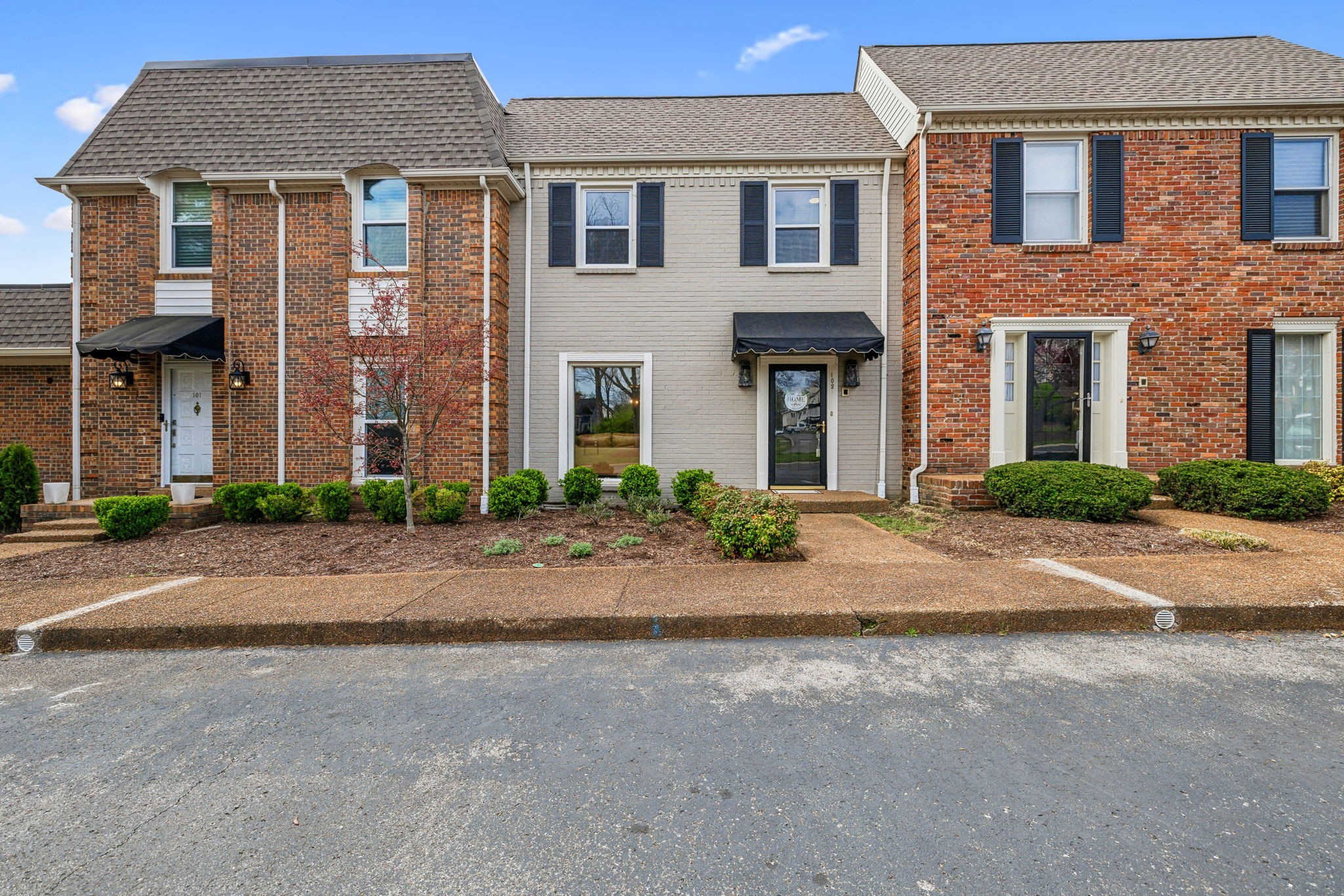 102 Foxborough Sq W
