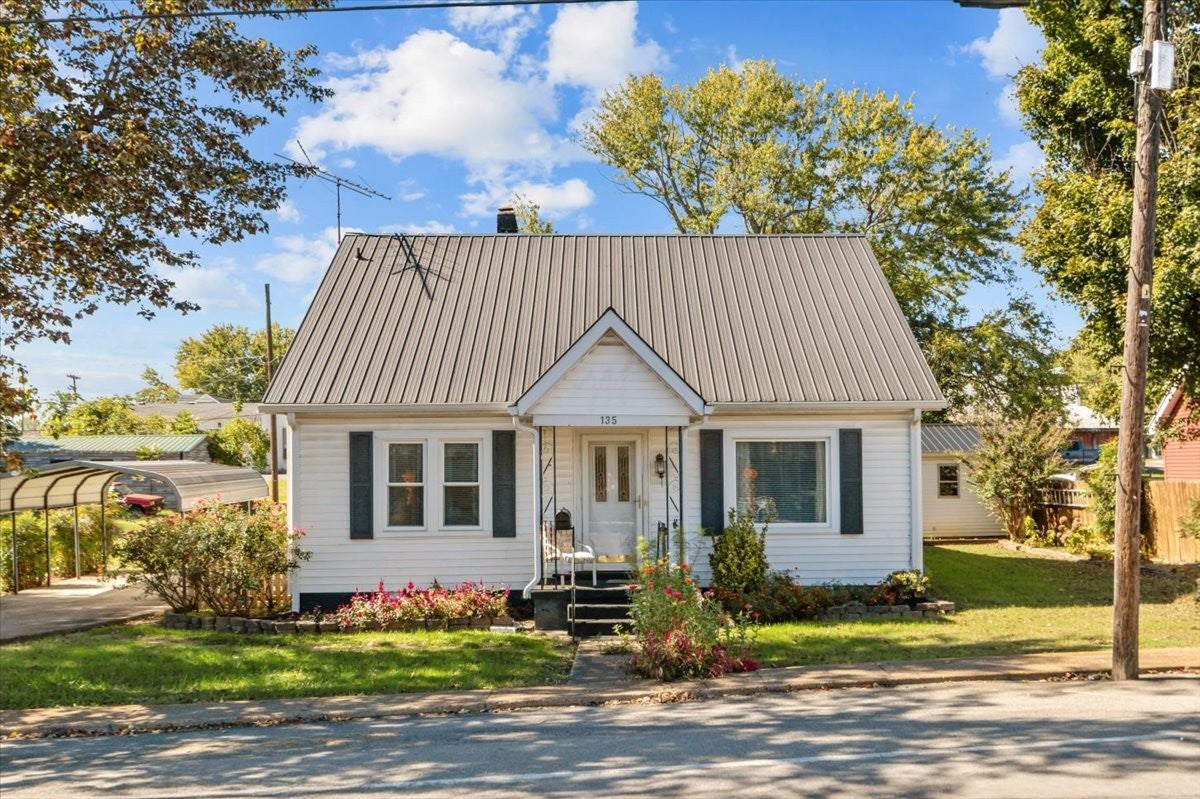 135 Main St