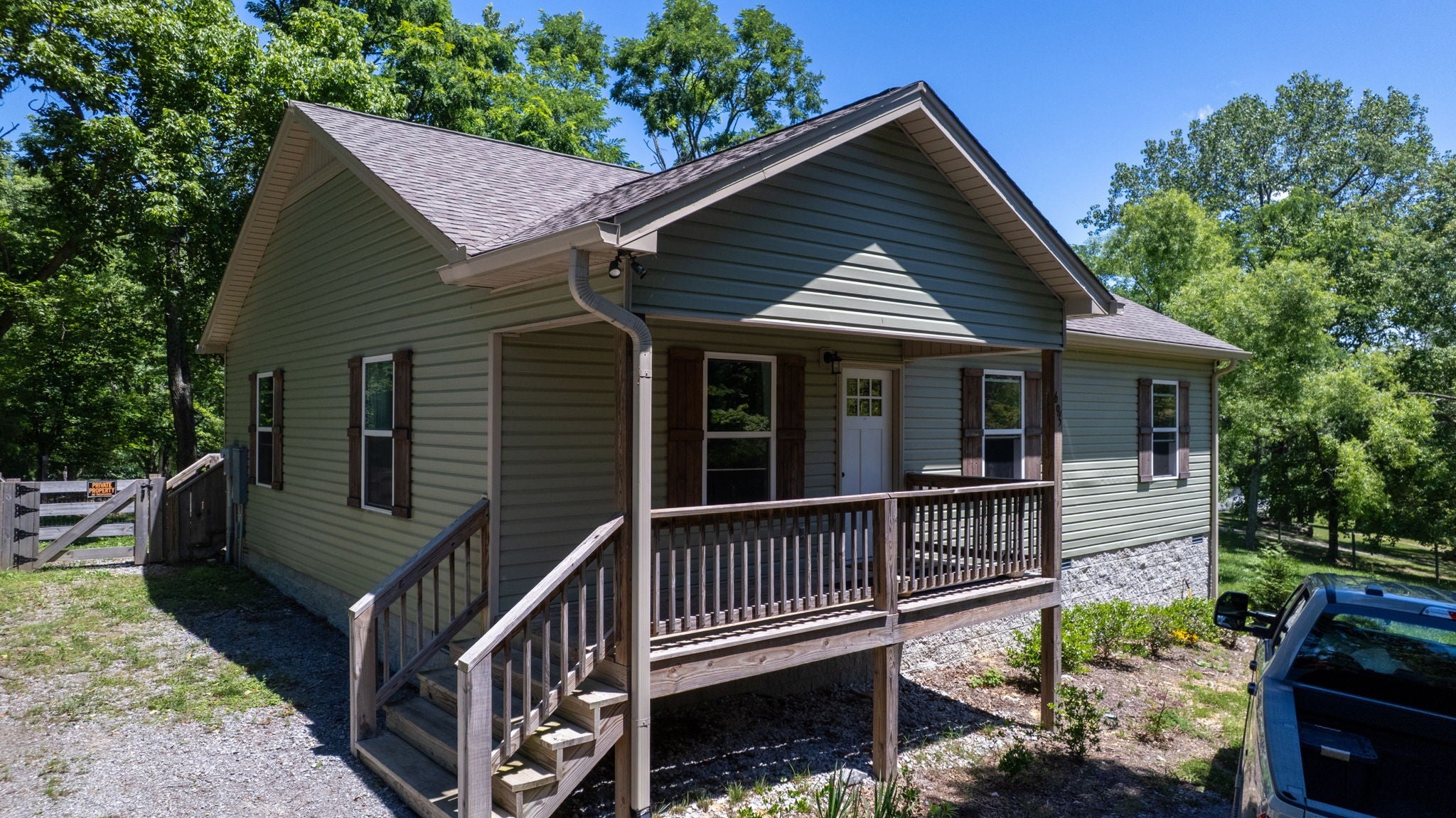 695 Hog Back Ridge Rd