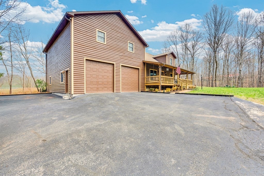 465 Hickory Ln