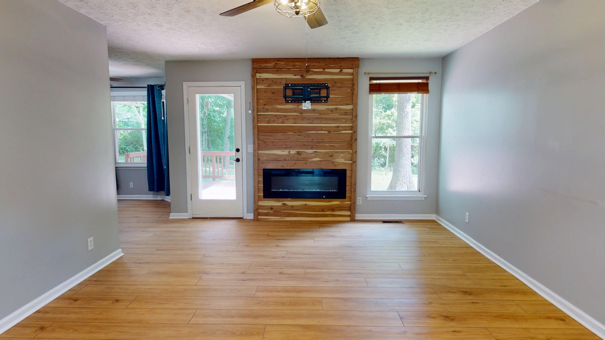 1404 Windhill Ct