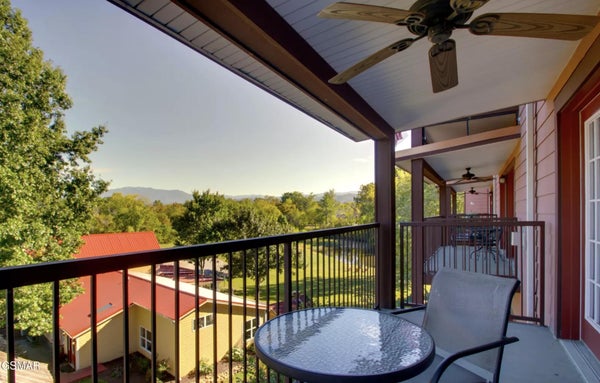 527 RIVER PLACE WAY UNIT 524, SEVIERVILLE, TN 37862 - Image f38166e59e2ccb11dd64be315d2f2e35/769788118