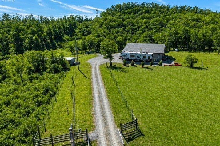 325 Freeman Ln