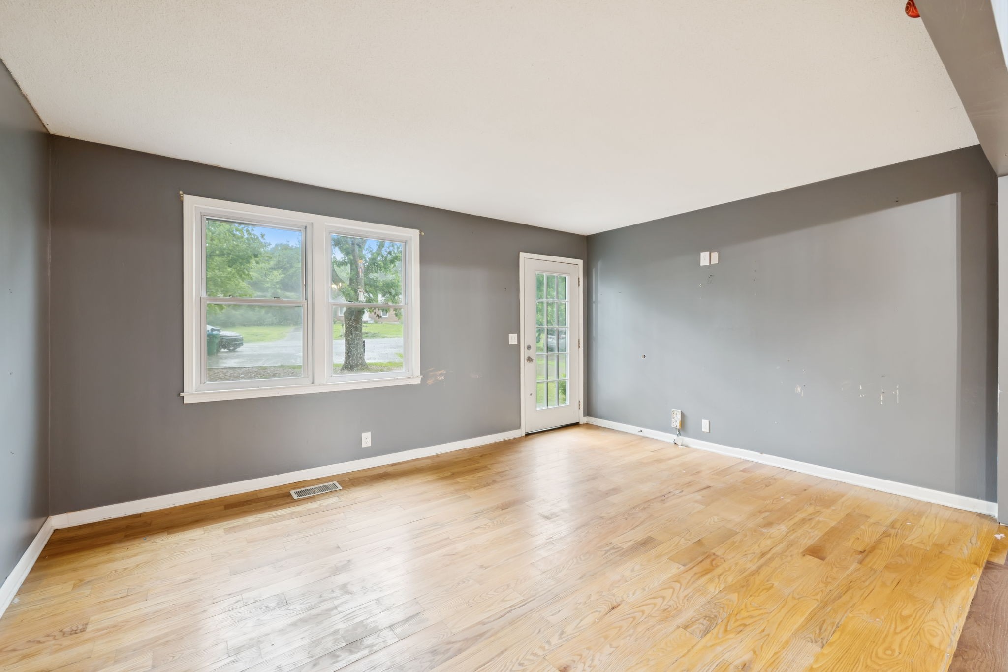 102 Evergreen Ct