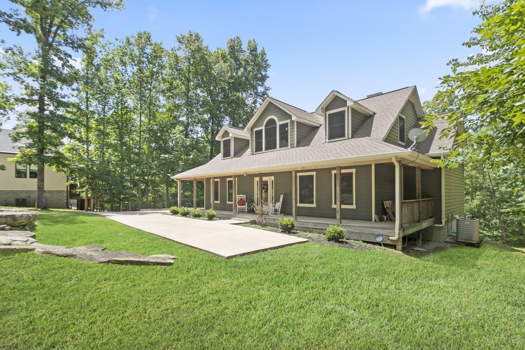 115 Long Point Dr