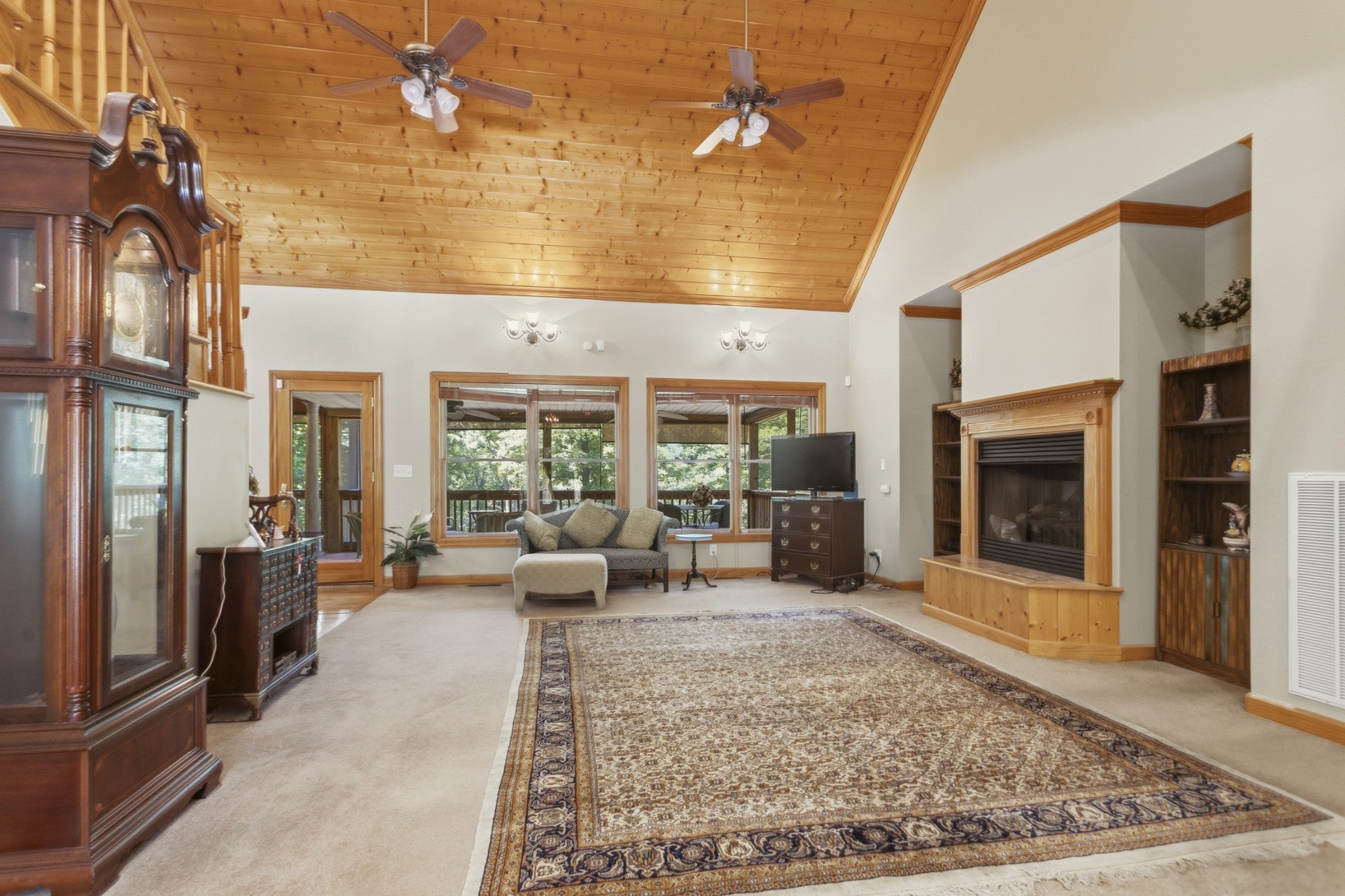 115 Long Point Dr