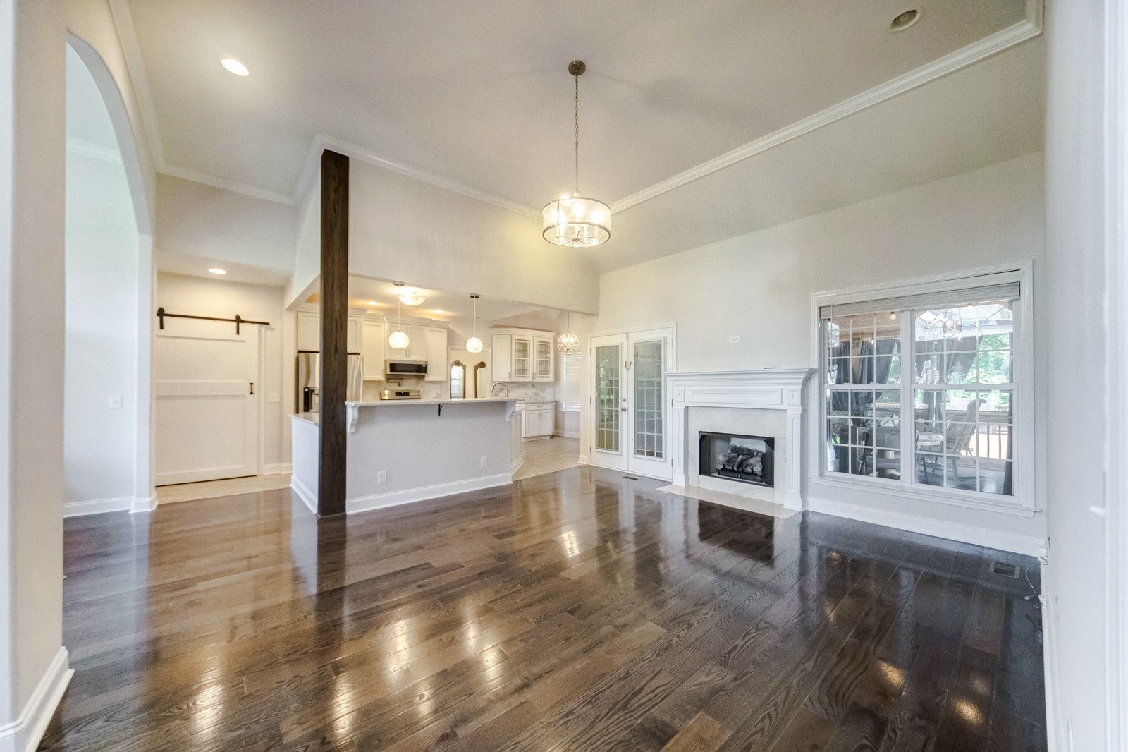 300 Artesa Dr