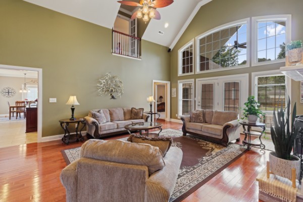 323 Ridgecrest Dr