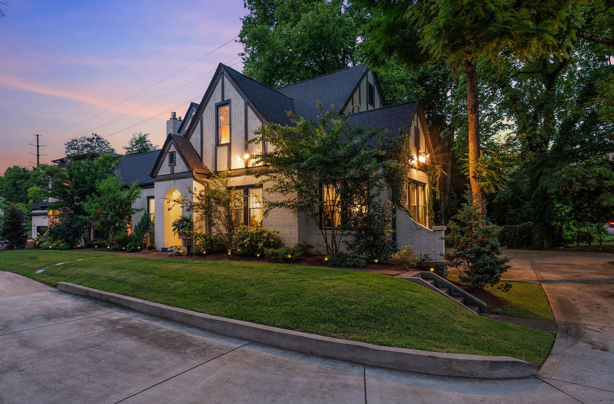 4-bed listing at 947 Gale Ln, Nashville