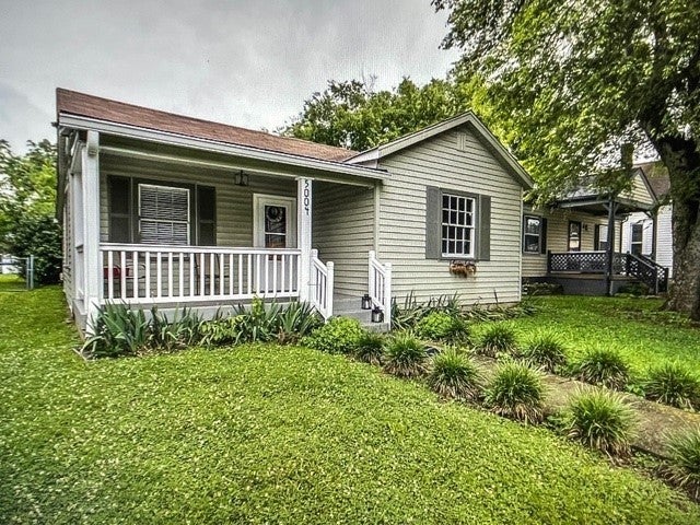 2-bed home for sale in Nashville, TN 37209, 5004 Illinois Ave 5004 Illinois Ave, Nashville TN 37209 2-bed home, photo 1 of 18
