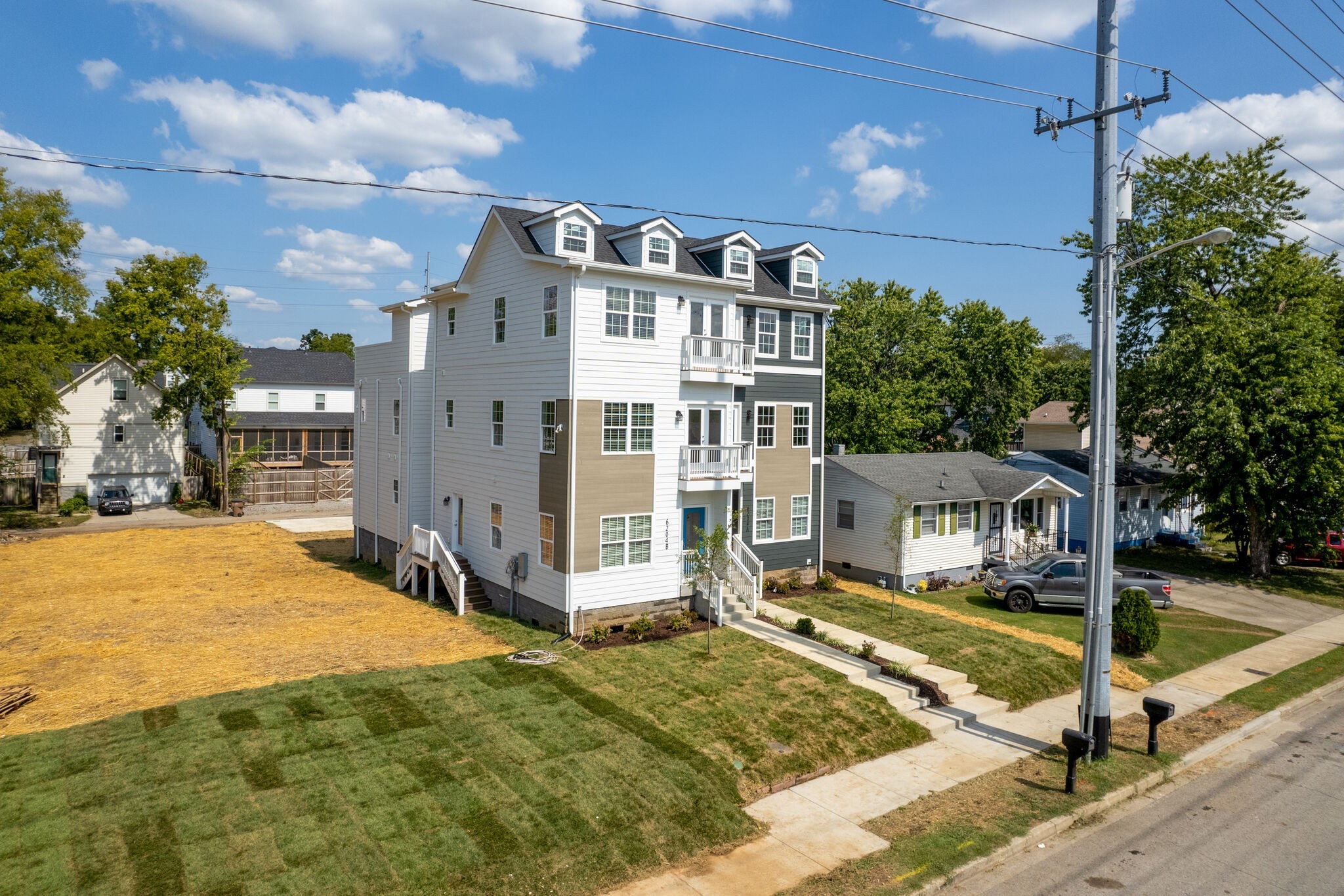 View Nashville, TN 37209 house