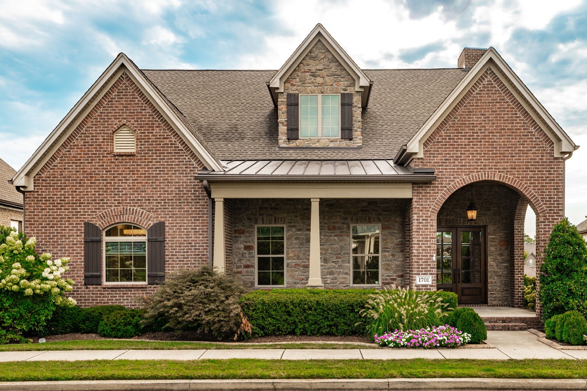 1701 Noah Ln
