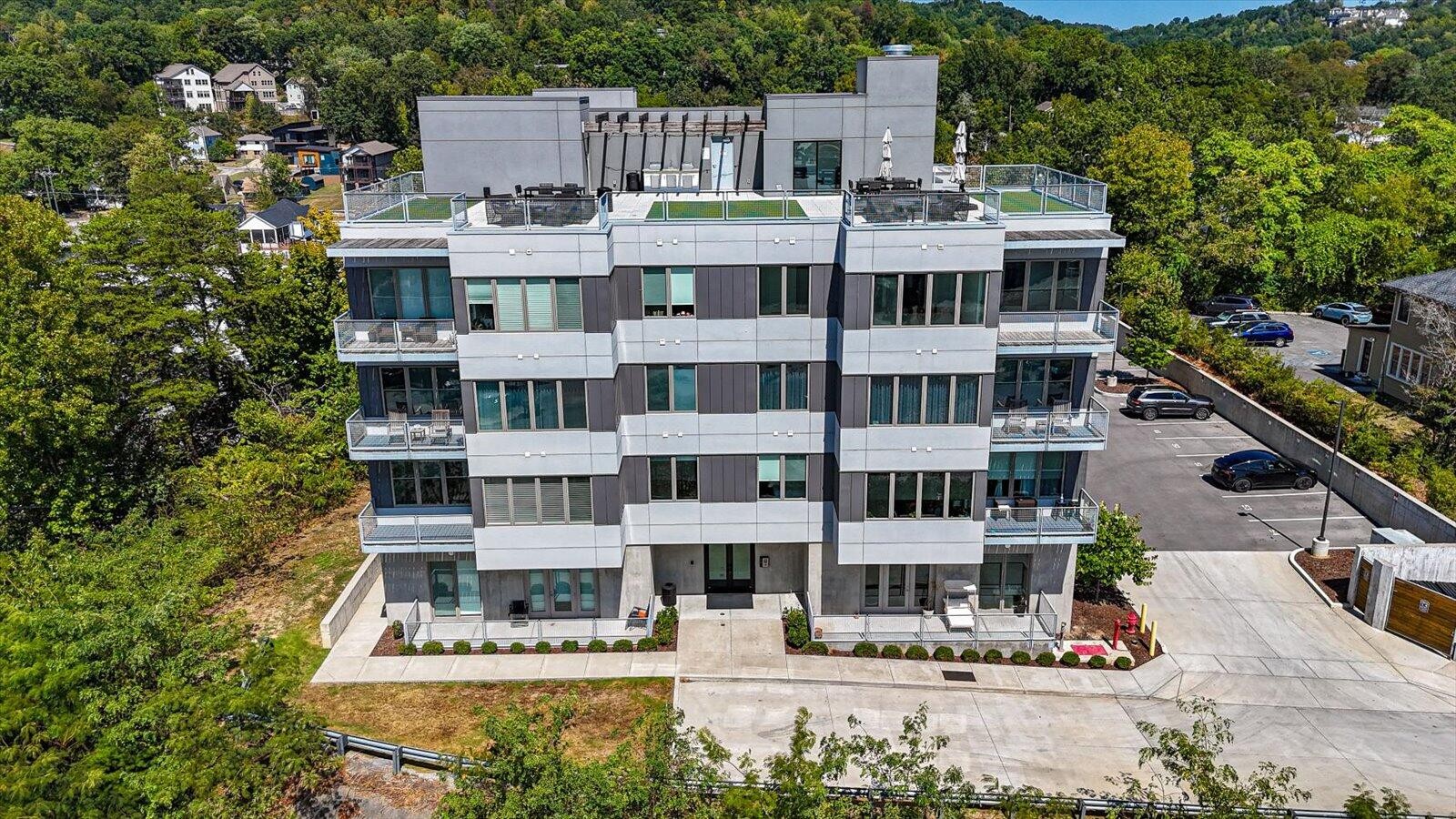 411 Fairpoint Street 402