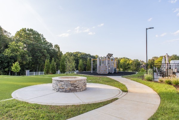 460 Tomlinson Pointe Dr