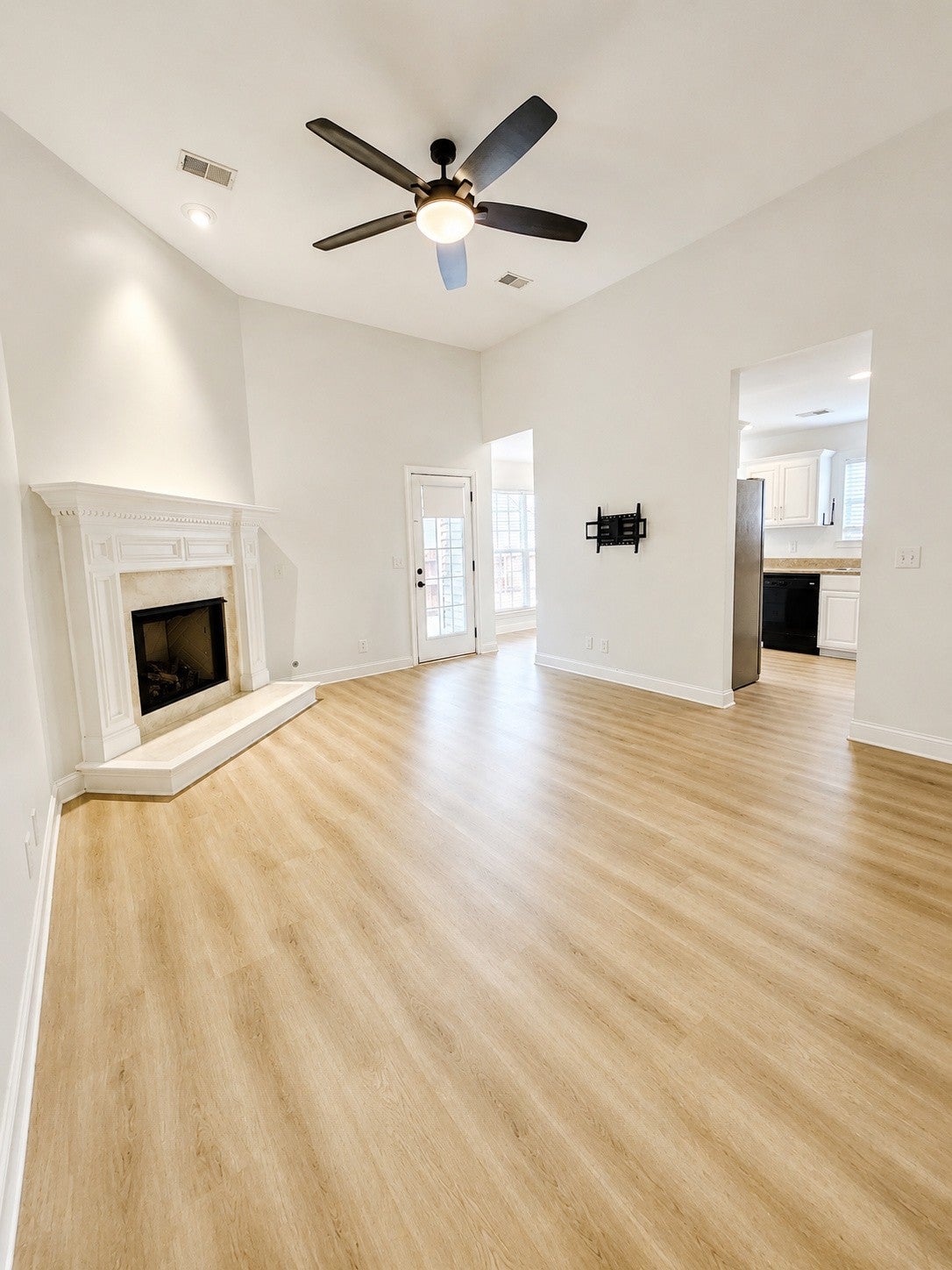1322 Knoll Ln