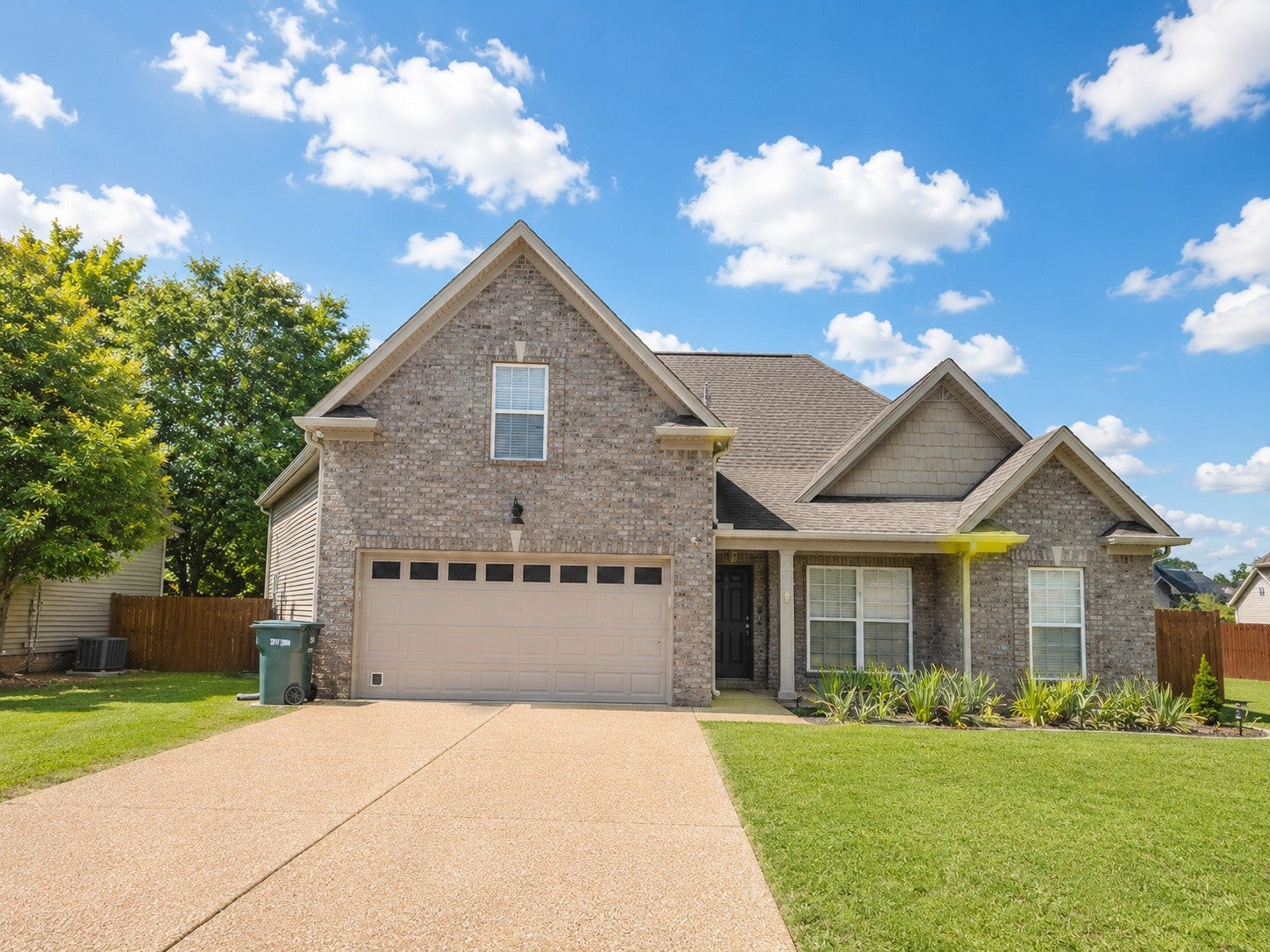 1322 Knoll Ln