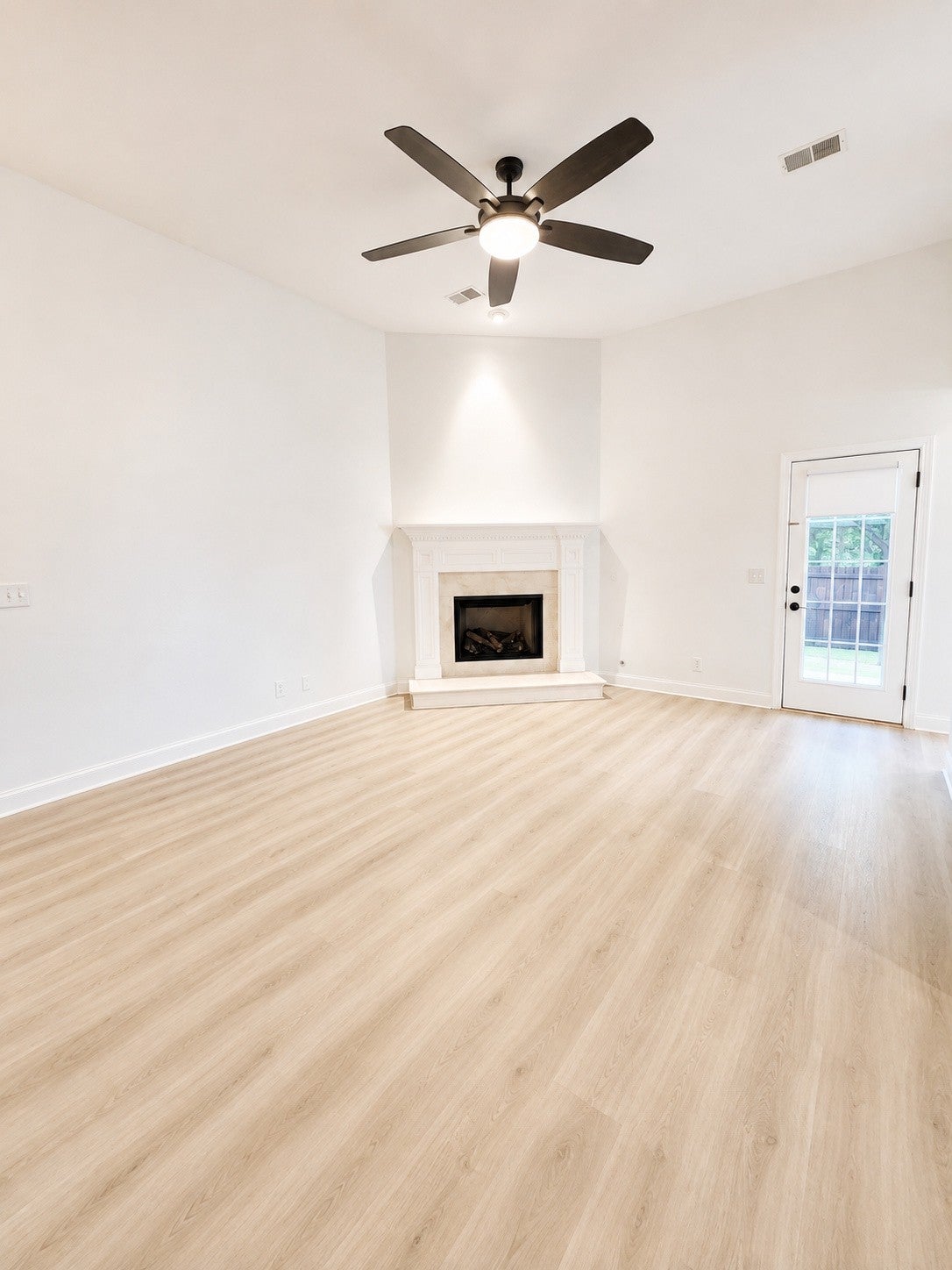 1322 Knoll Ln