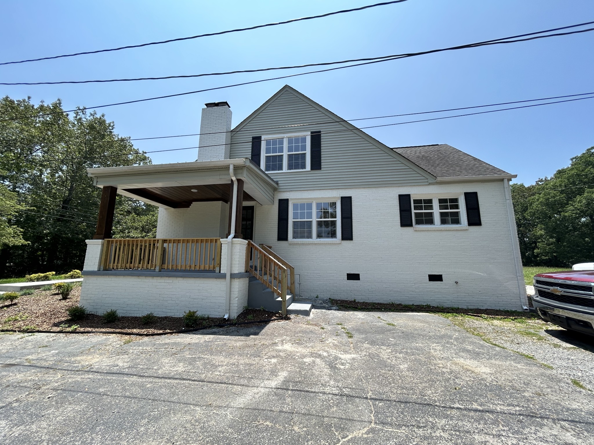 810 W Lincoln St